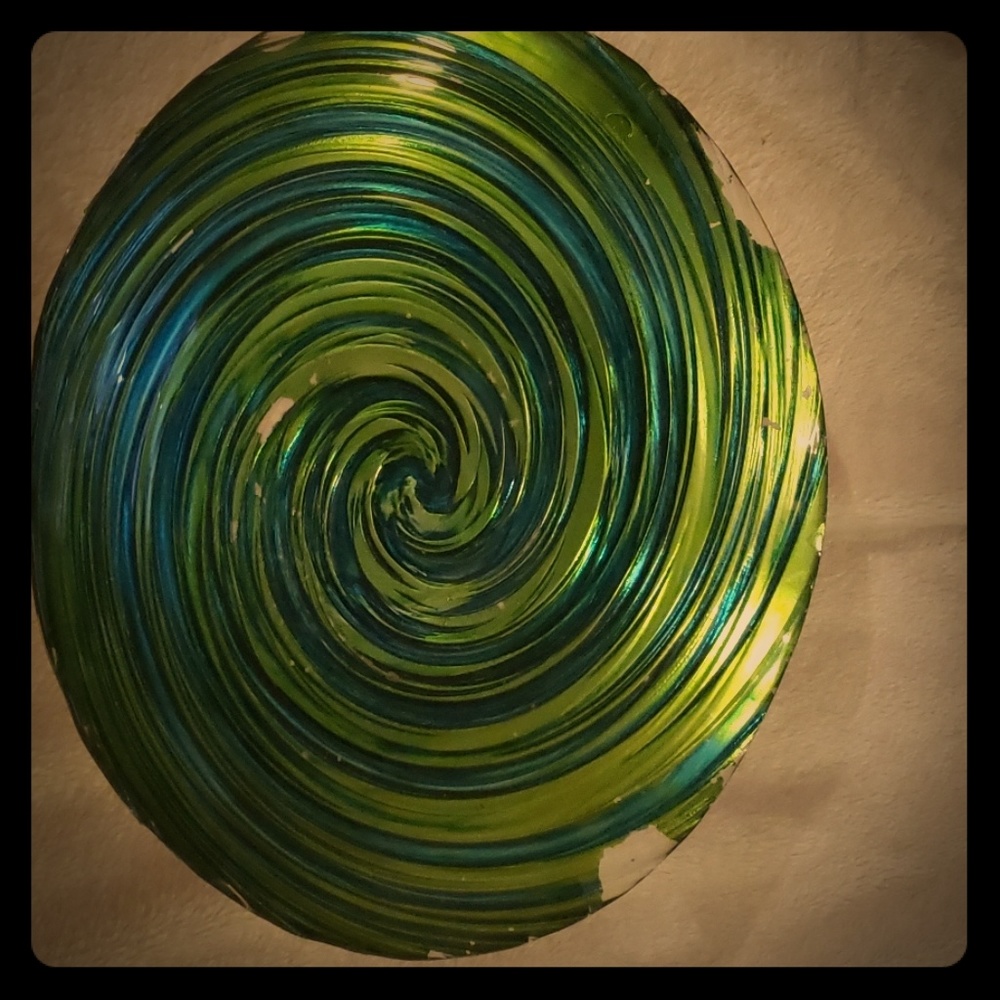 Bowl has some paint chipped off,but no cracks